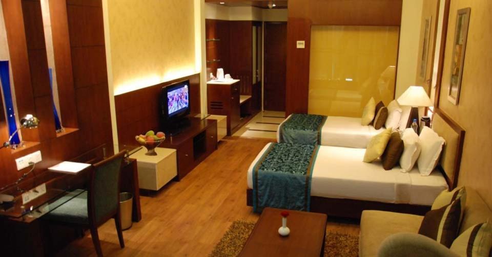 The Victoria Grand Hotel & Spa Kasauli Exterior photo